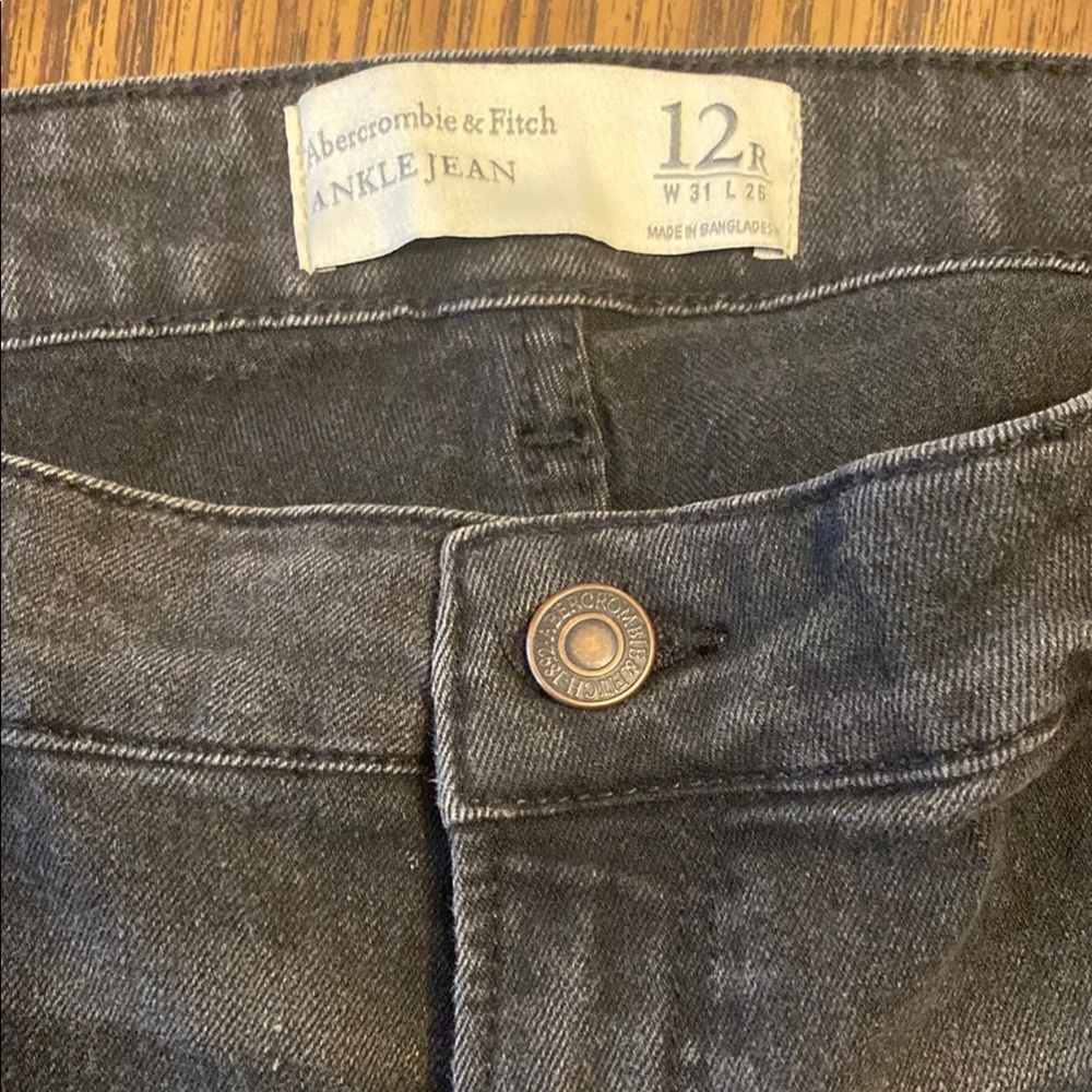 Abercrombie & Fitch black Ankle Jeans - Size 12R